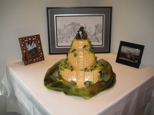 The cake: you can see a drawing of the temple in the background
