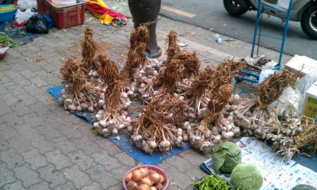 Garlic is ubiquitous in Korean cooking and is sodle evrytwhere.  Tima nd I even saw a 'garlic truck' playing music while it trolled around a residential neighbourhood. I imagine the kids inside were like "Mom, can I have 2000 won to get some garlic?  PLEAASE?!"