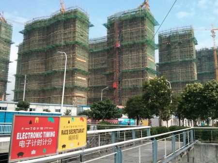 The high rise development immediately next to the race course - kind of like racing in False Creek, except this is bamboo scaffolding going up a couple dozen stories. 